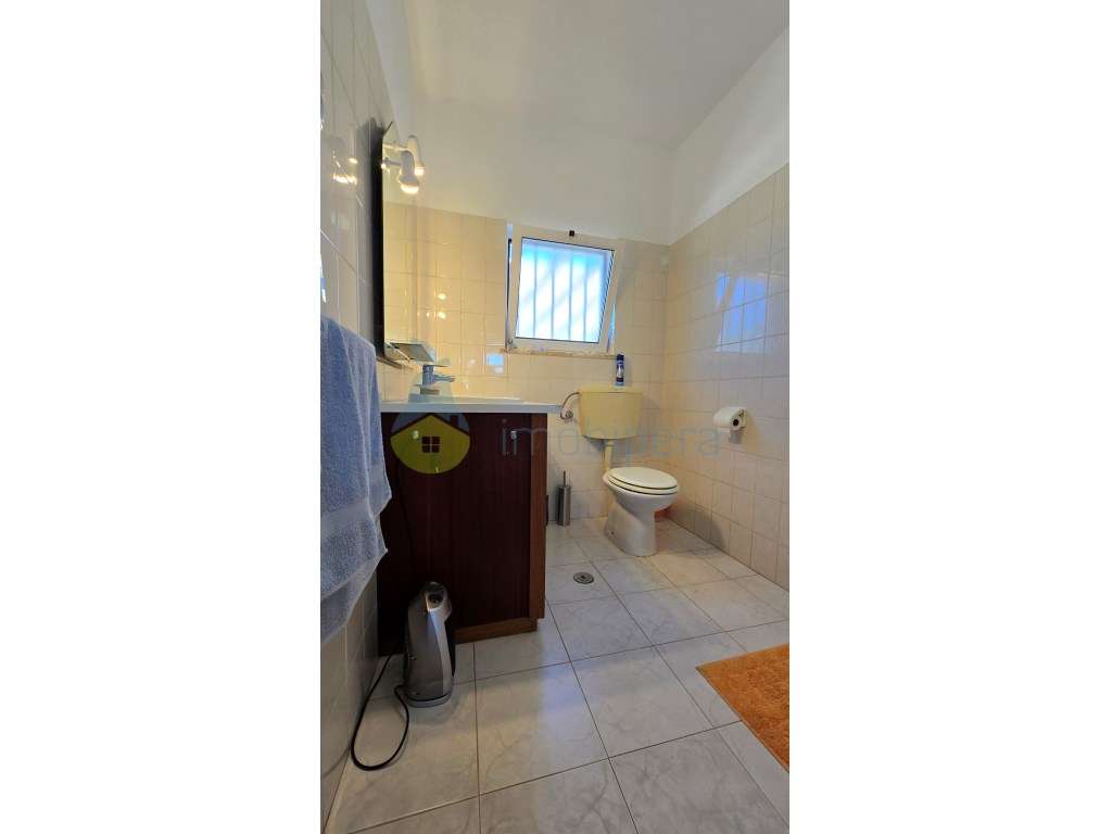 Moradia V4 com piscina e uma vista deslumbrante-17