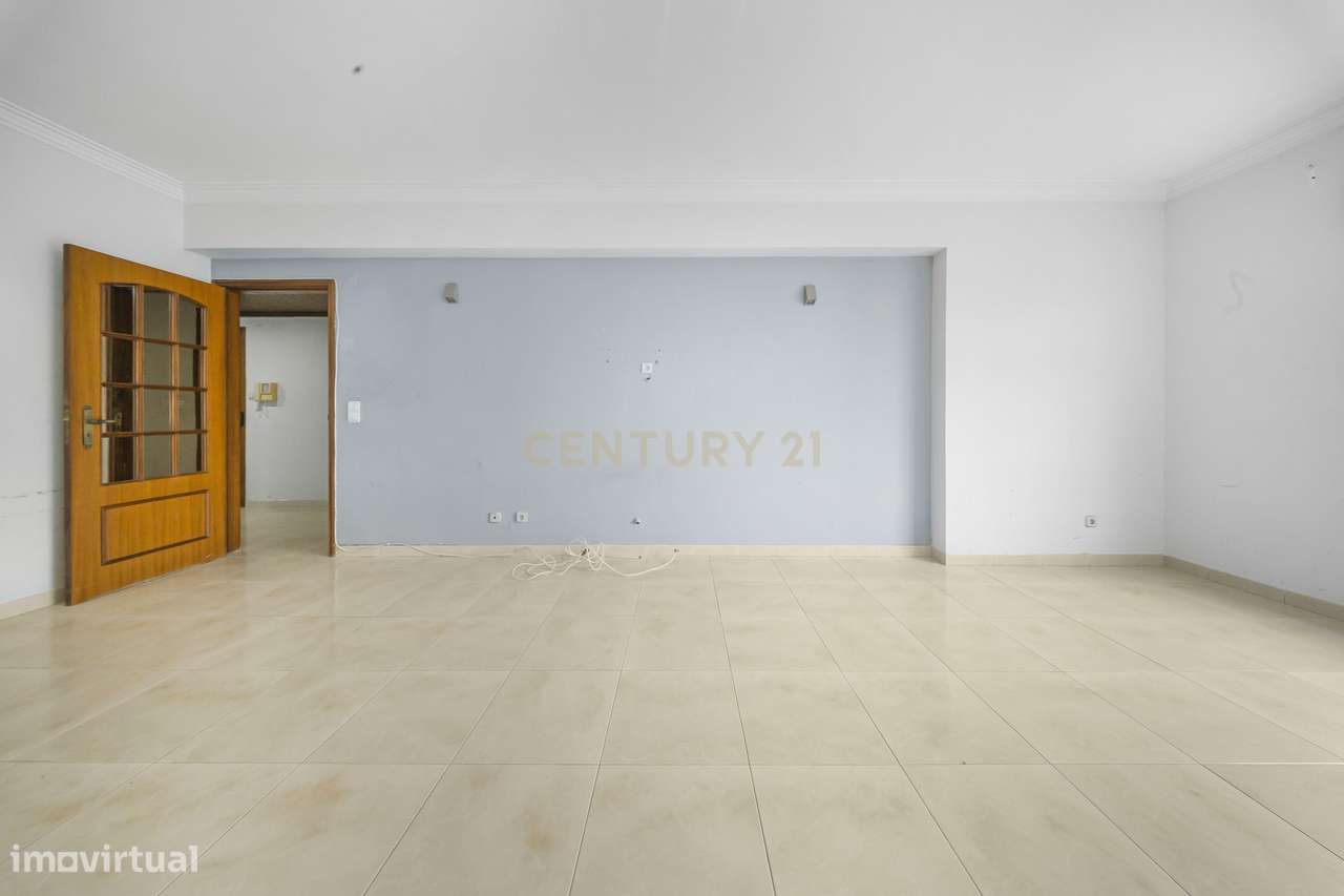 T3 Luminoso em Santa Marta do Pinhal – Espaço e Conforto no Coração de-7