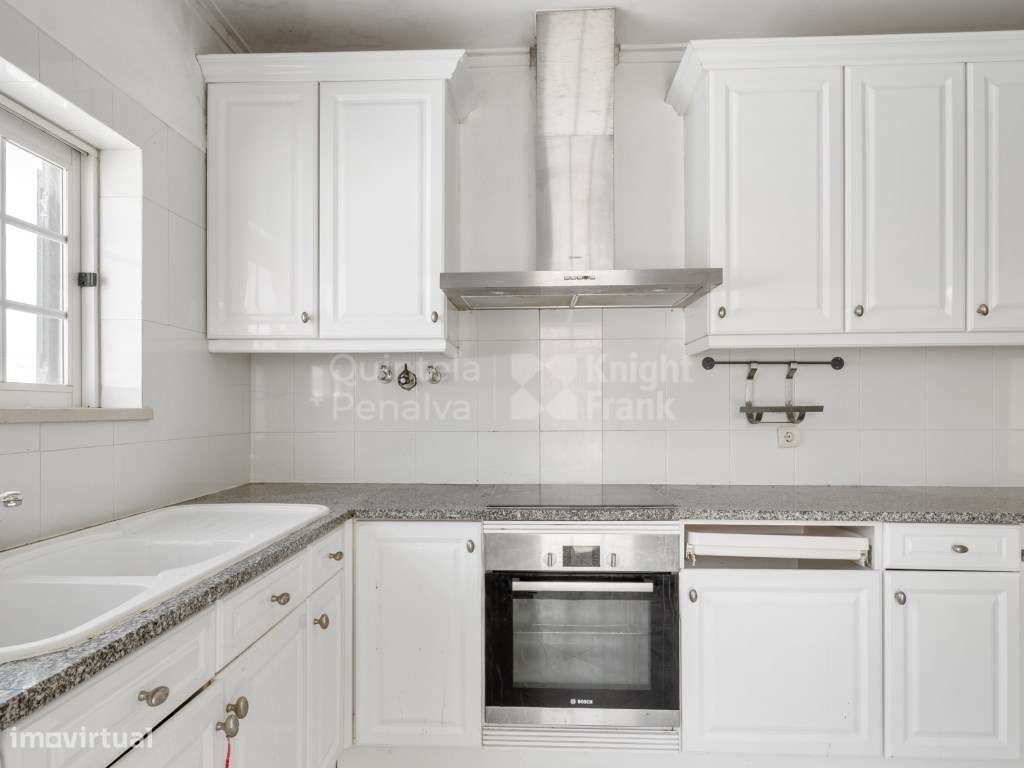 Moradia T5 com 238 m2 e terreno de 330 m2, no Cobre, Cascais. - Grande imagem: 5/26