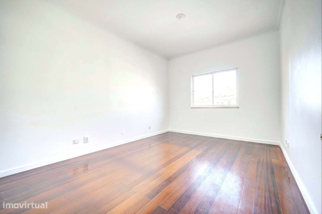 T2 com Vista Mar na Costa da Guia | Último Piso com Garagem Box Dupla-20