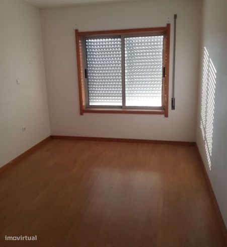 Apartamento T3 em Valbom-Gondomar com Varanda e Estacionamento-3