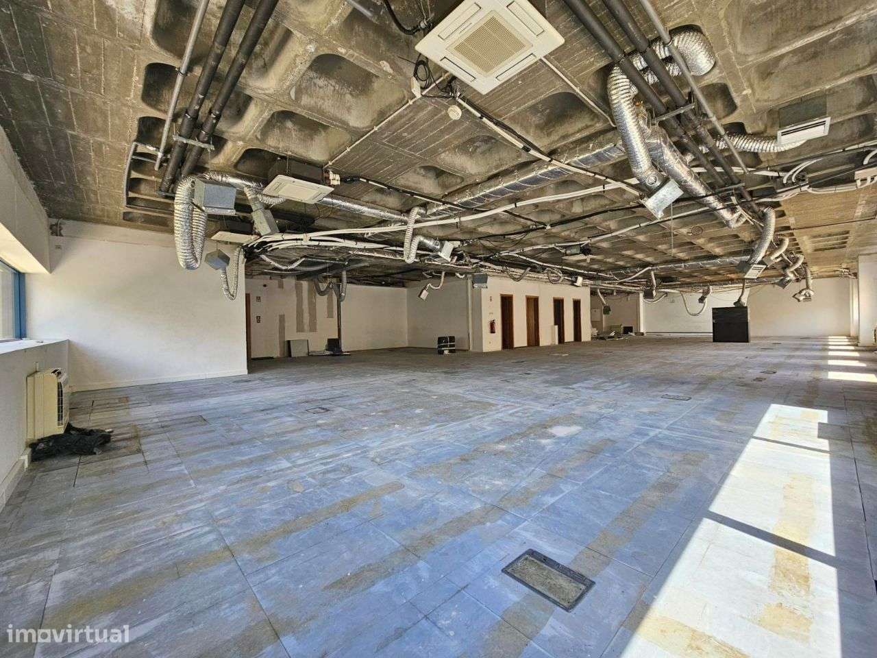 Escritório Alfragide | 421 m2 | Edifício Stern | 3 Lug. Estac. - Grande imagem: 3/15