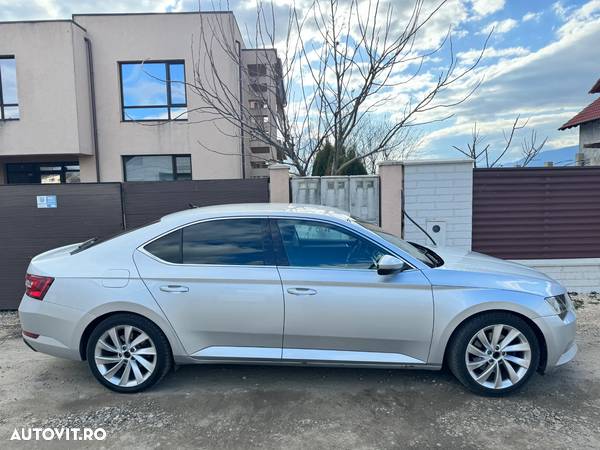 Skoda Superb 2.0 TDI DSG Style - 1