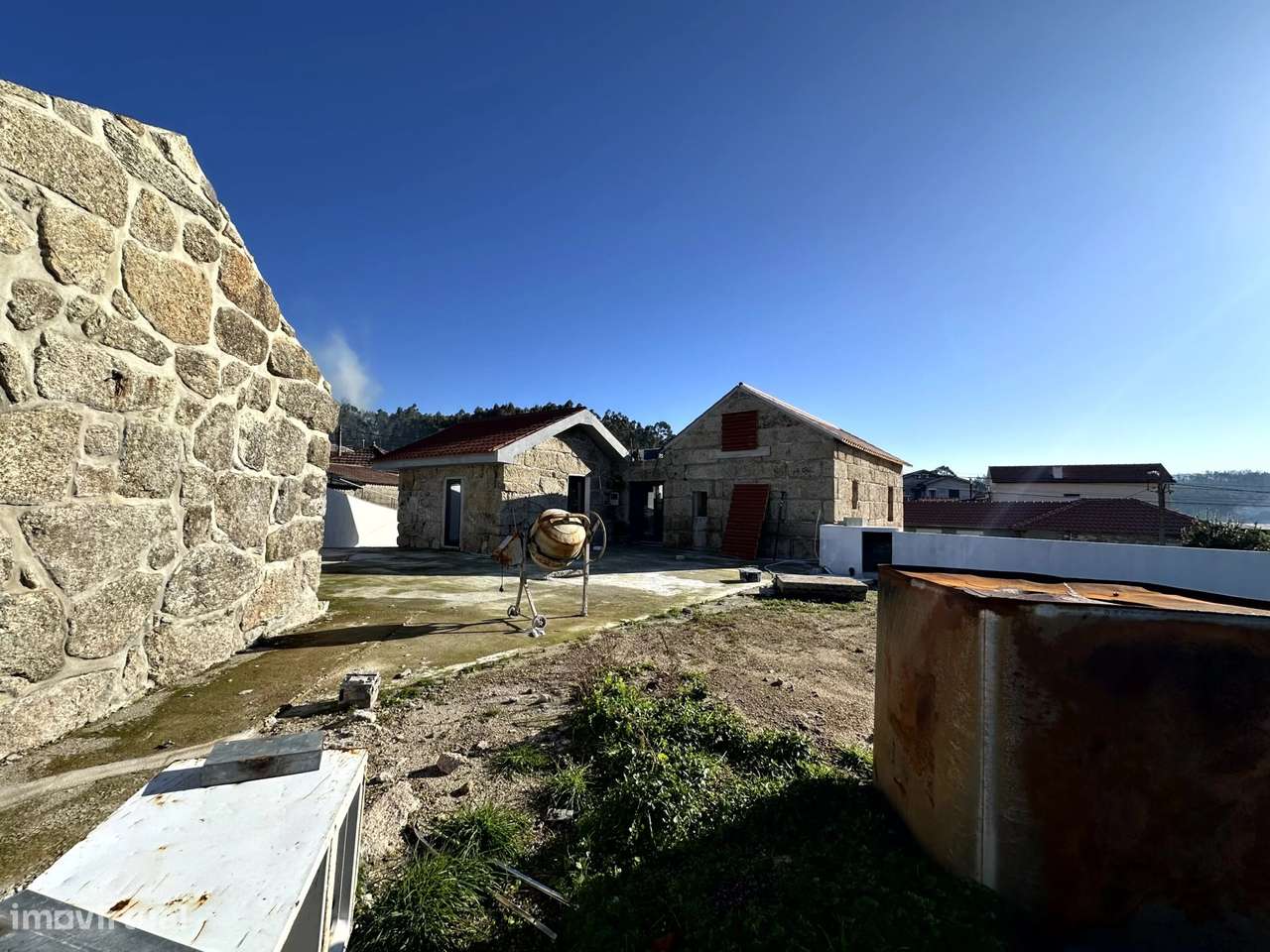 Moradia T2+1 com Terreno de 1.417 m² e Potencial para Piscina – Ordins - Grande imagem: 4/22