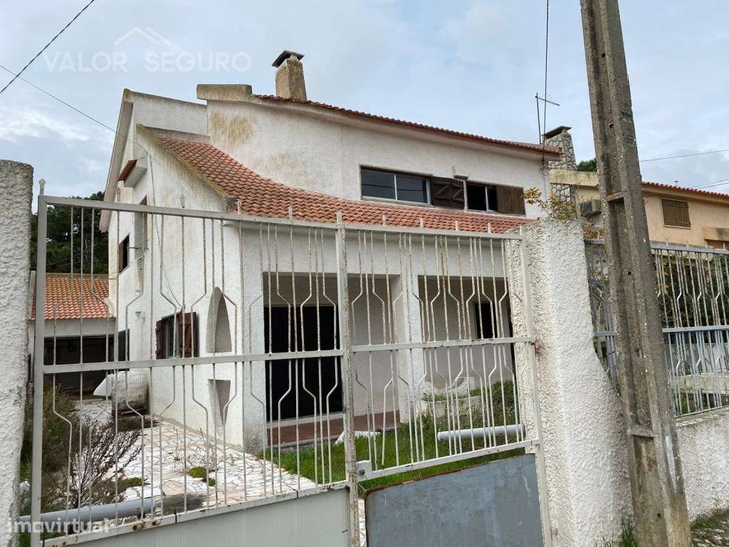 Moradia V6 em Charneca da Caparica-13
