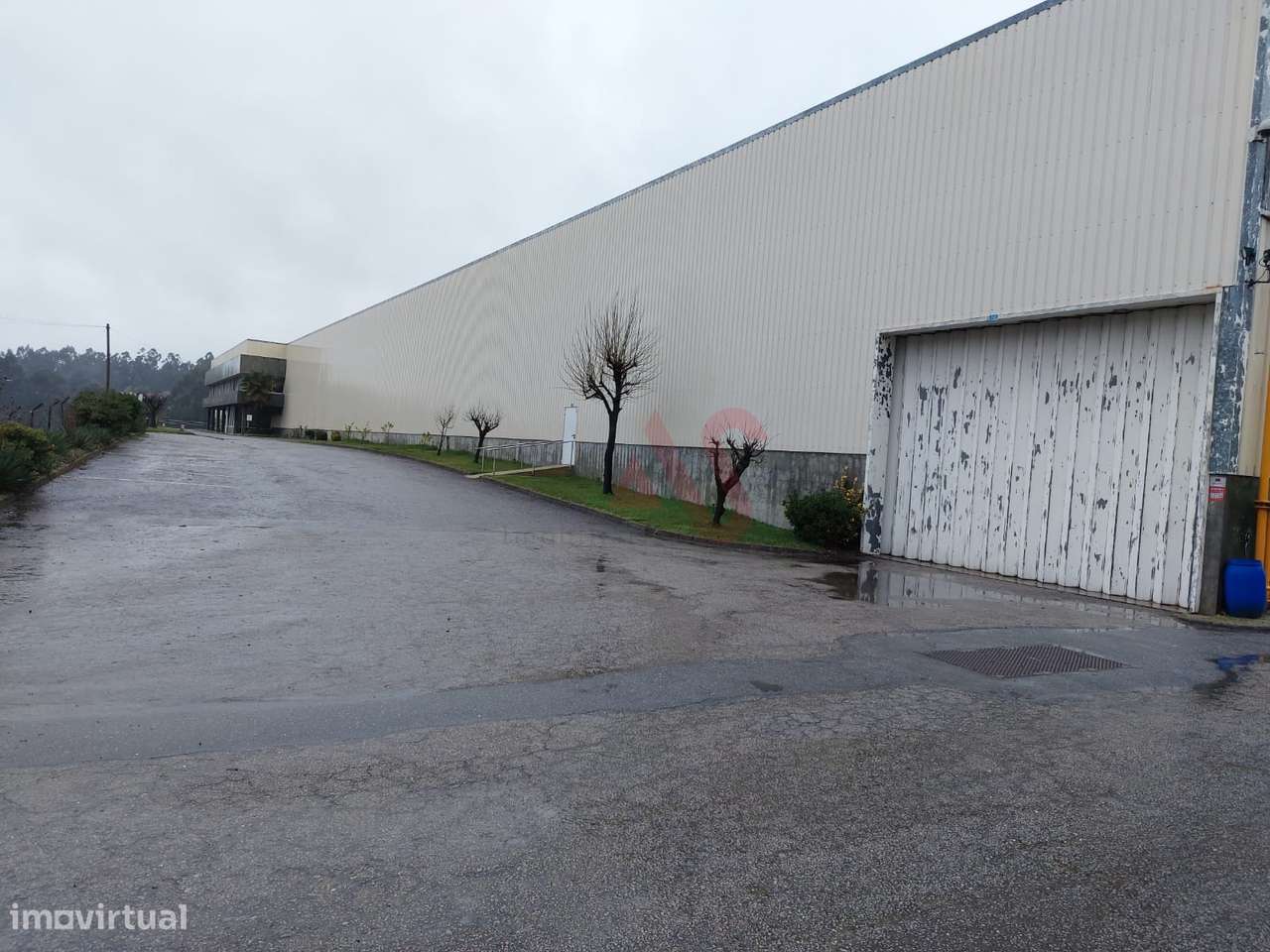Armazém Industrial com 16.317,70 m² em Vila das Aves, Santo Tirso - Grande imagem: 1/11
