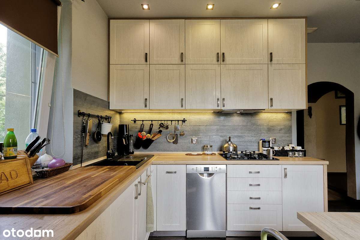 Przestronny dom z 7 pokojami i garażem W Chełmie.-7