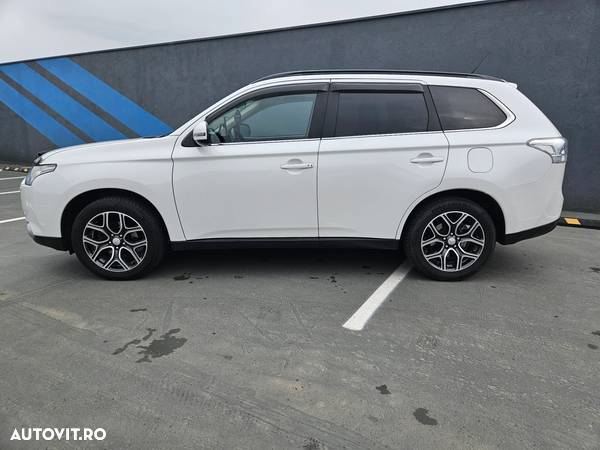 Mitsubishi Outlander 2.2 DI-D 4WD Automatik Instyle - 6