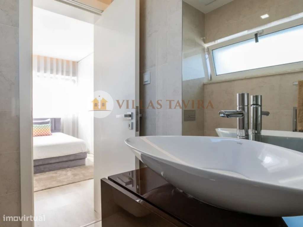 Moradia T3 de Luxo com Piscina, Vista Mar e Acabamentos Premium-4