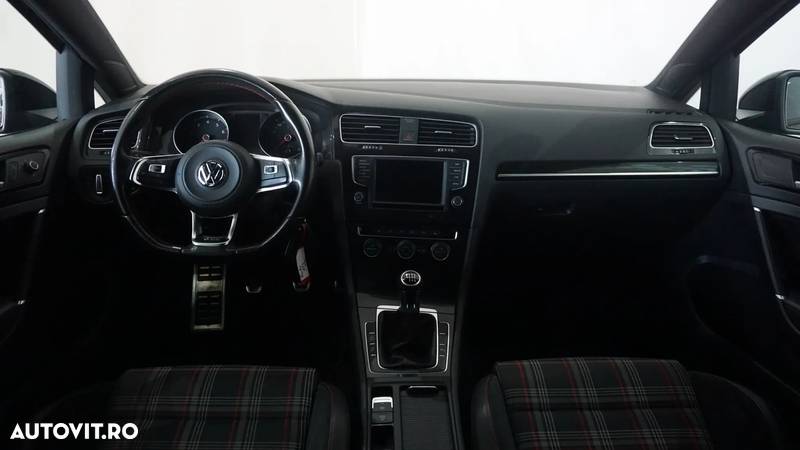 Volkswagen Golf - 3