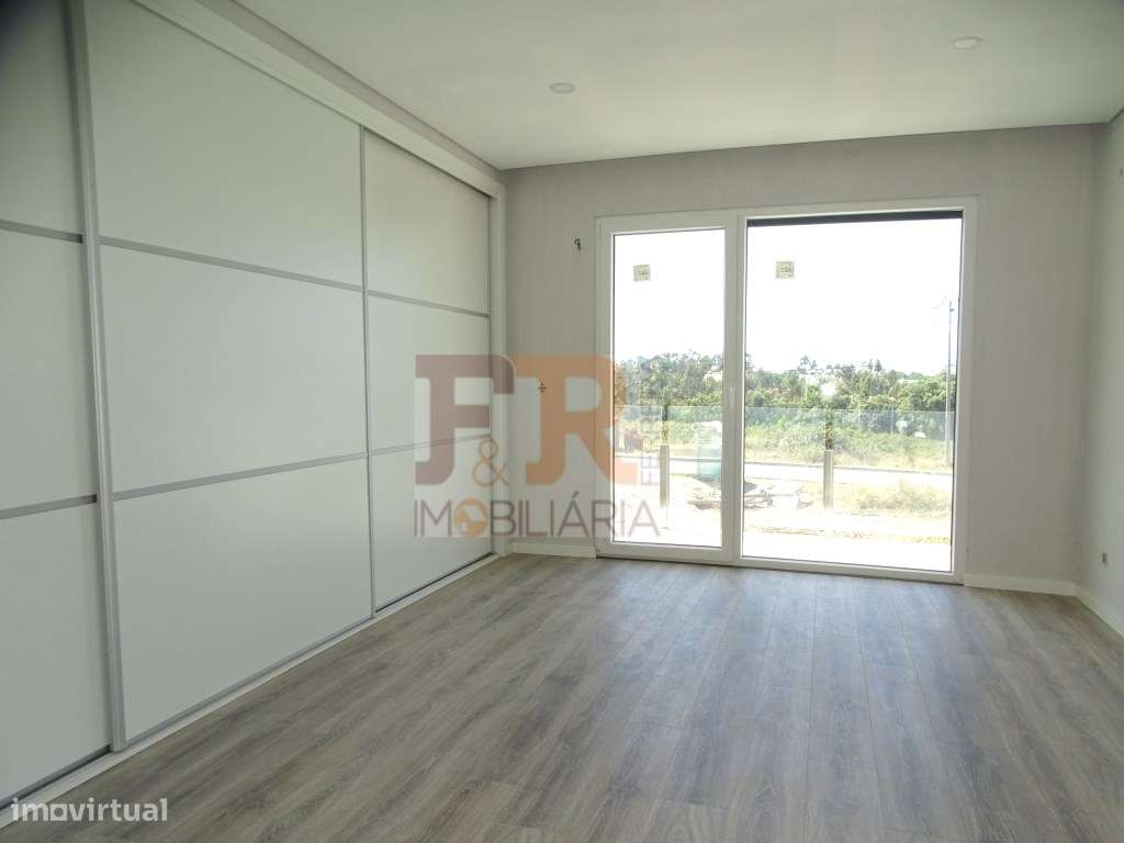 Geminada Duplex T3 com Pérgula (espaço para Piscina) Pinhal General...-28