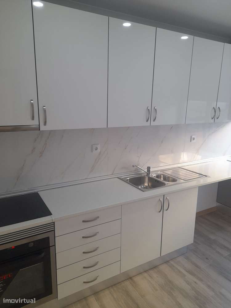 T2 como novo 1º andar Barreiro perto do Tribunal - Grande imagem: 2/18