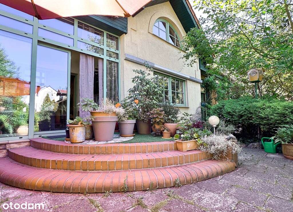 Włoska willa z dużym ogrodem i domem dla gości.-4