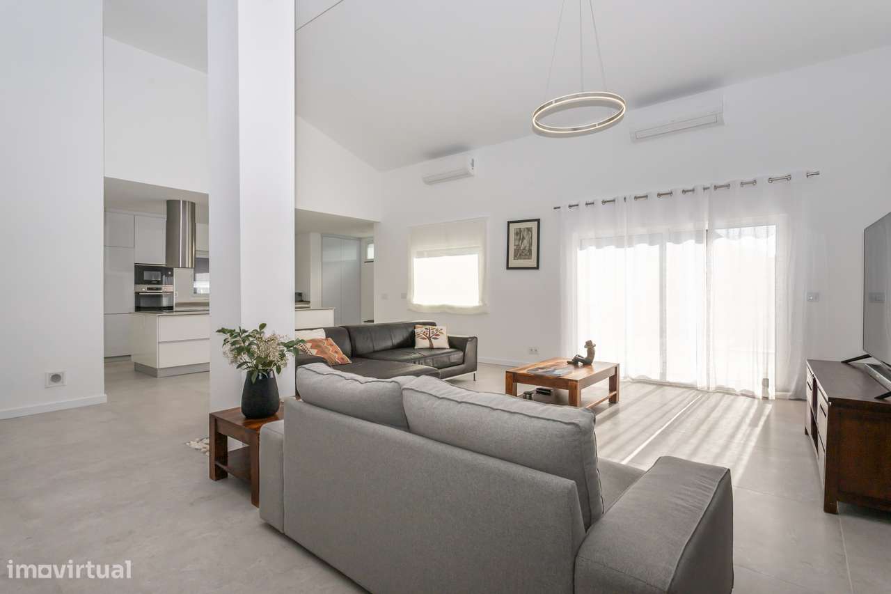 Fantástica moradia isolada T4 em Fernão Ferro - Grande imagem: 4/37