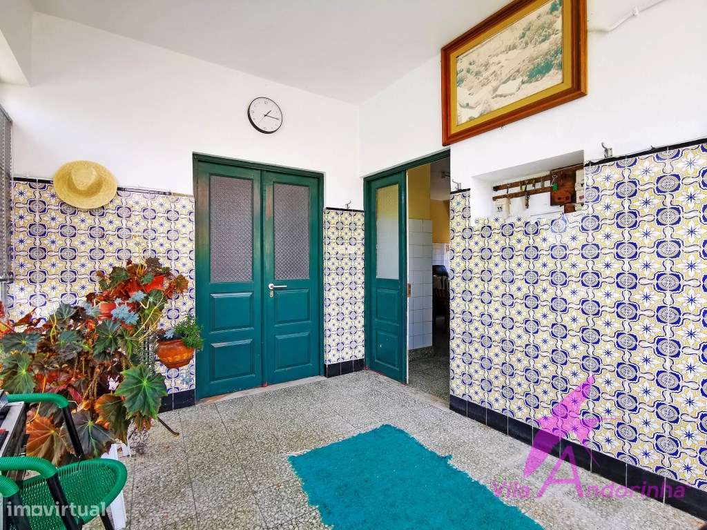 Quintinha T5 independente em Alvarães com 769 M2 de área coberta - Grande imagem: 3/38