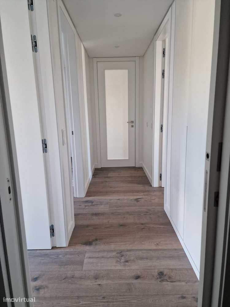 T3 2º Luxo c Estac. Arrecad., Varandas, Vistas jtº Forúm Almada-5