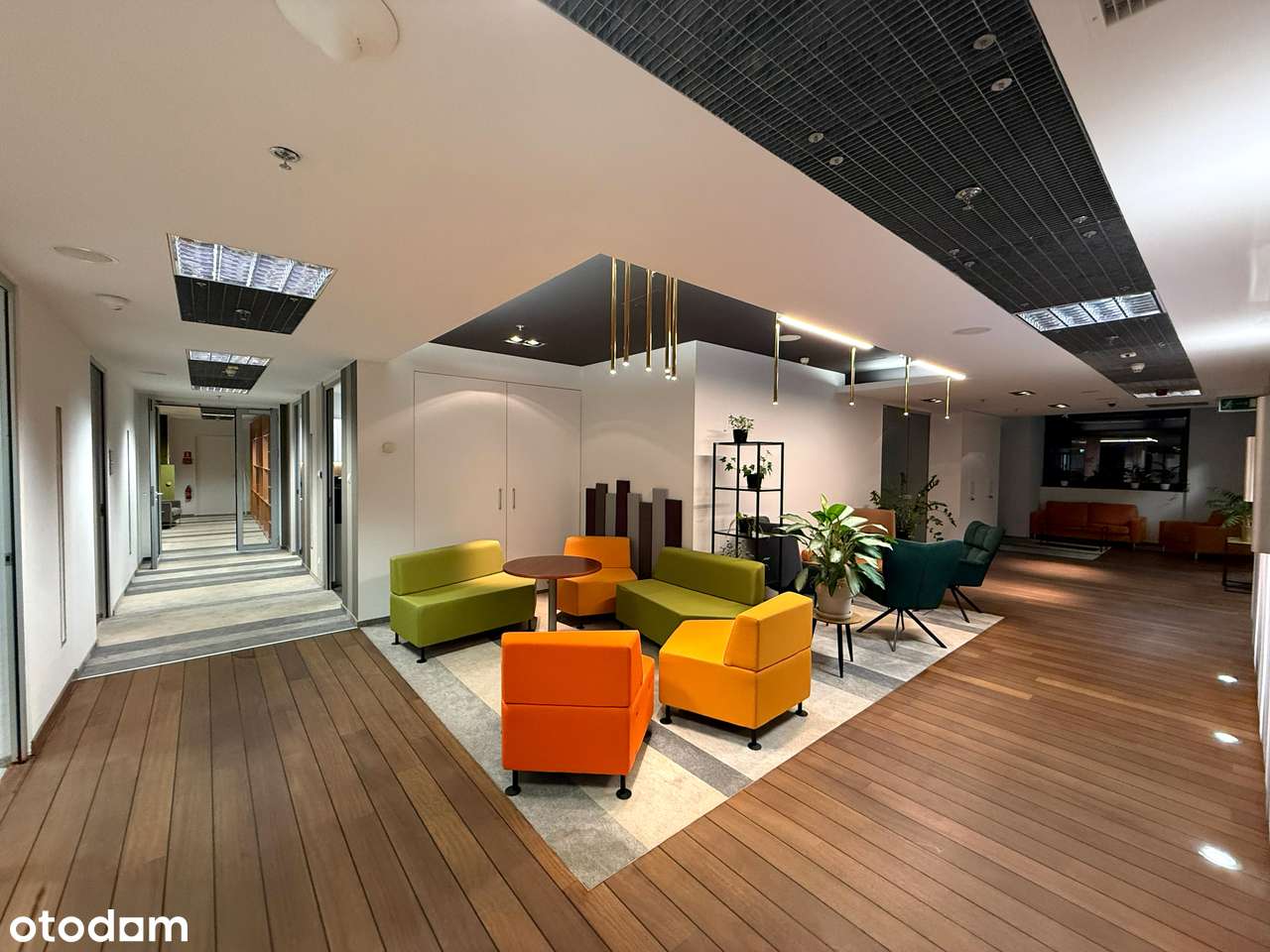 Biuro 593 mkw, w pełni wyposażone i umeblowane - Focus - Pełny obrazek: 1/5