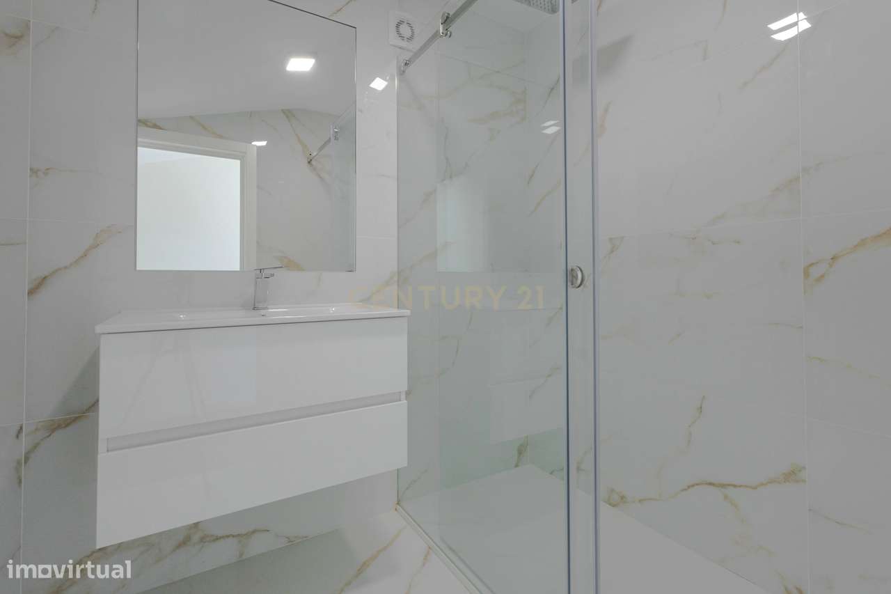 T4 Duplex com vista mar em Espinho-34