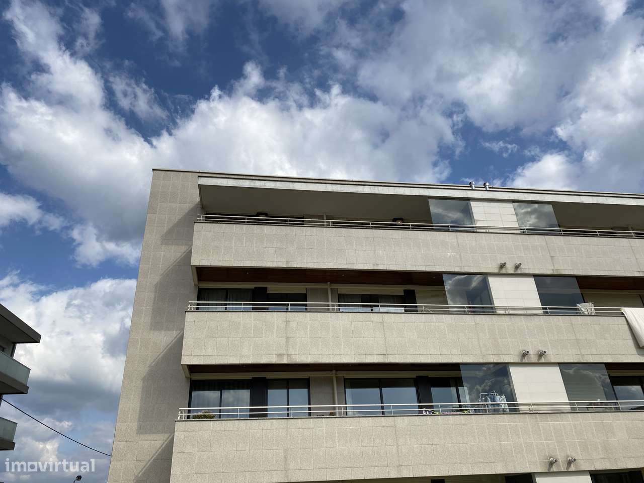 Apartamento no ultimo piso de edifício localizado na Encosta do Sol - Grande imagem: 3/24