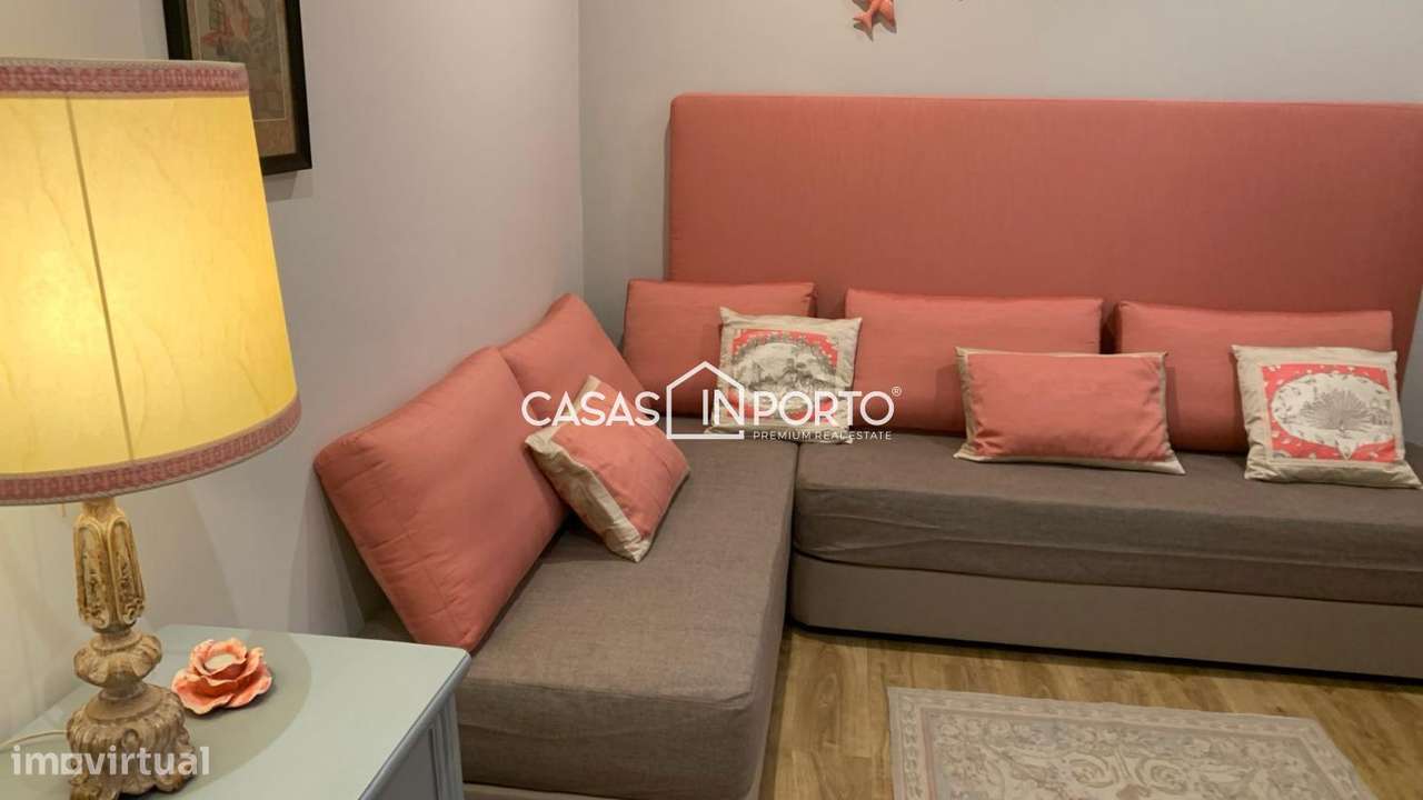 Moradia T4 de Traça Antiga Renovado com Licença AL-5