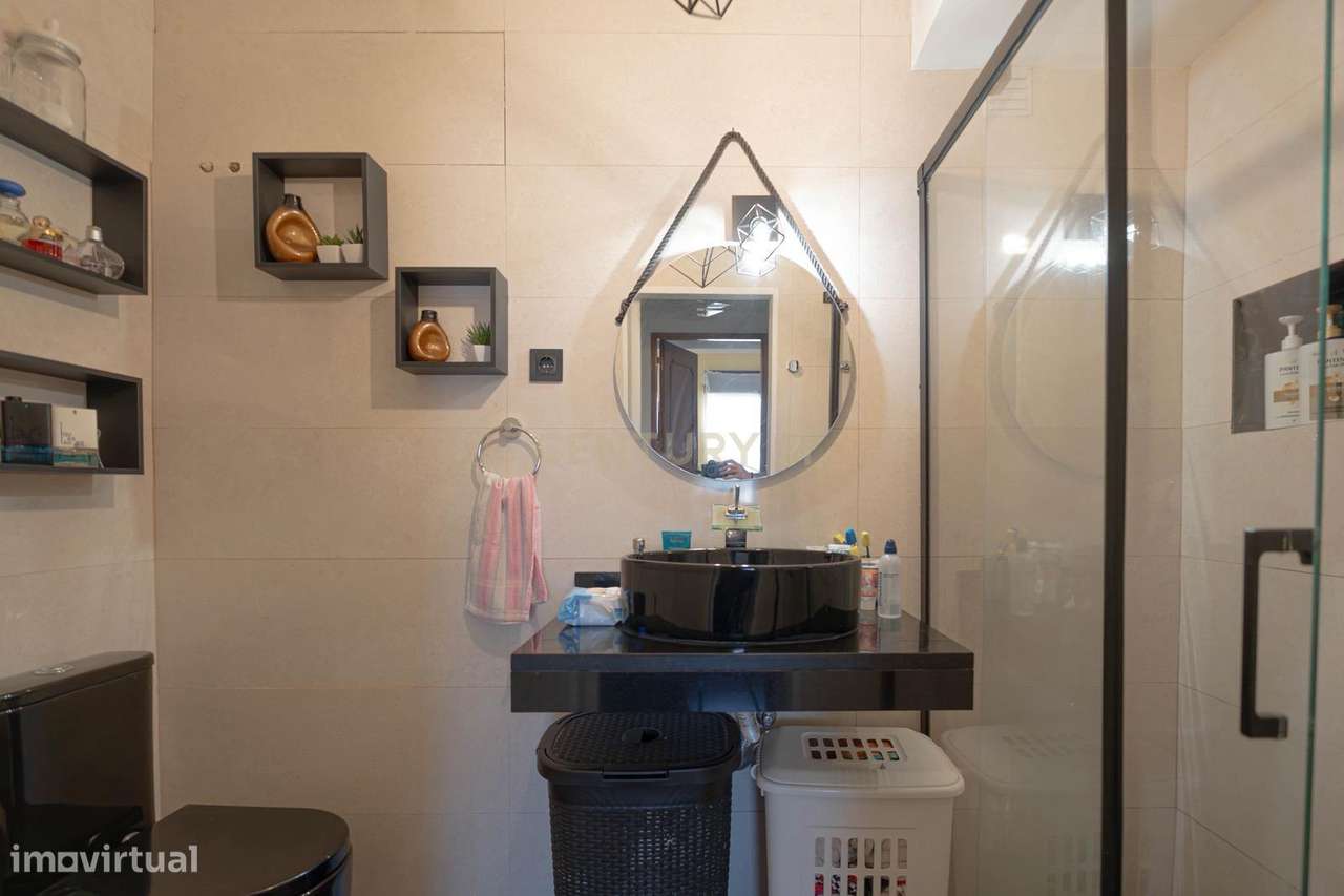 Apartamento T2 Usado – Excelente Potencial de Valorização-8