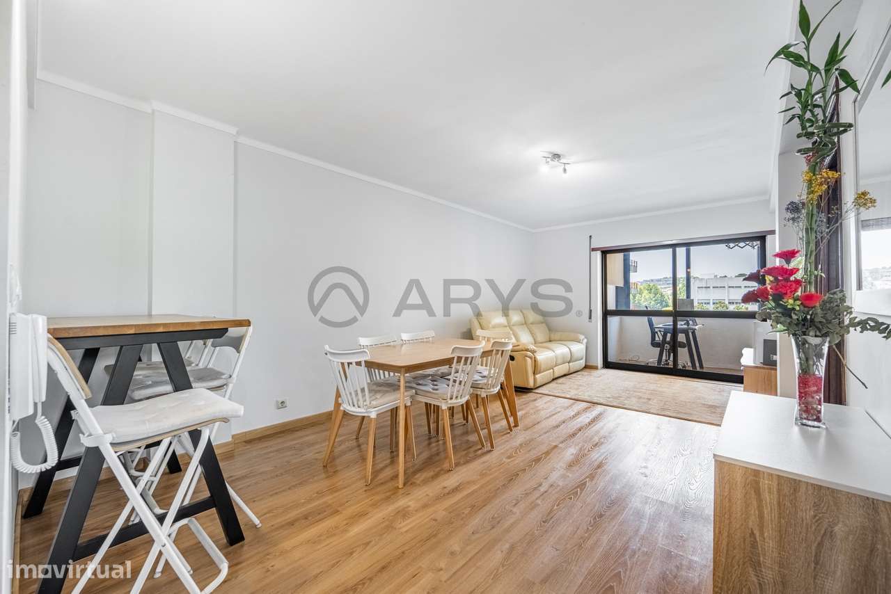 Apartamento T3 totalmente remodelado, com excelente exposição solar...-2