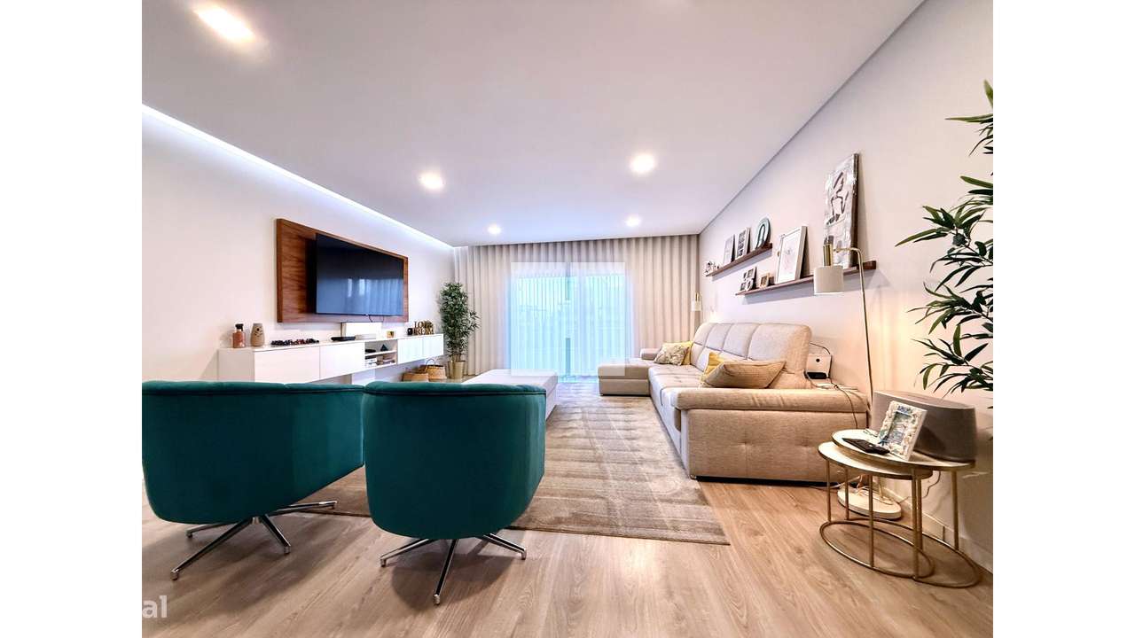 T4+1 Duplex Semi Novo - Grande imagem: 3/47