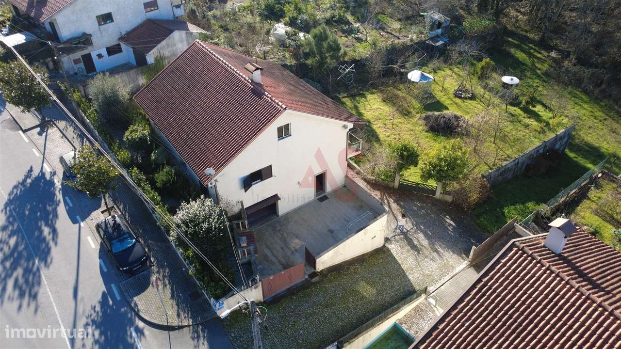 Moradia T4 com três Pisos | com Garagem, Arrumos, Churrasqueira, 4 Qua - Grande imagem: 5/26