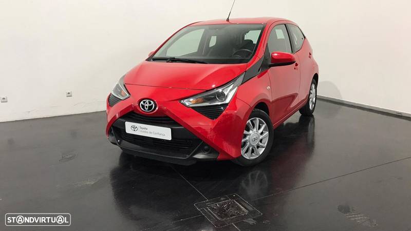 Toyota Aygo 1.0 X-Play Plus - 1