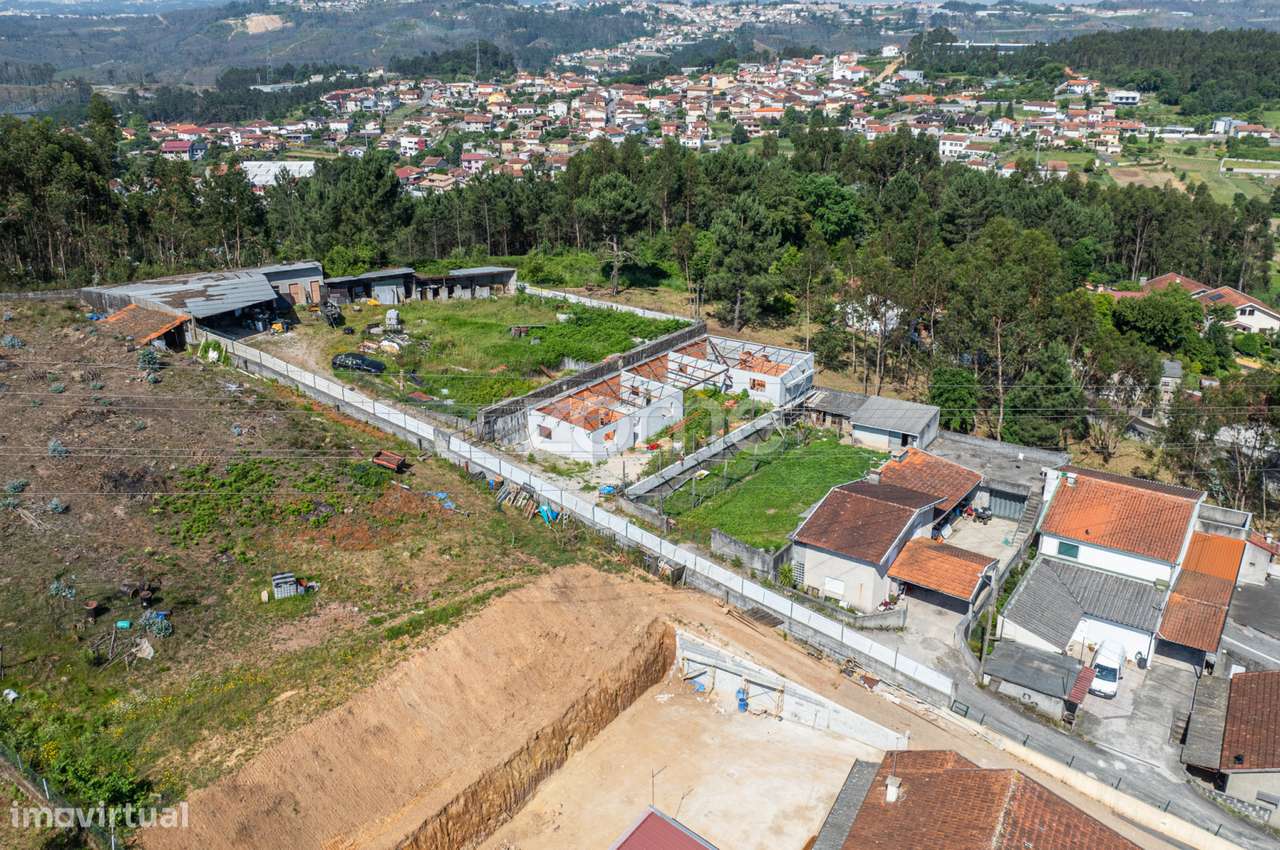 Moradia com 2 Anexos e 2 Terrenos para construção-1