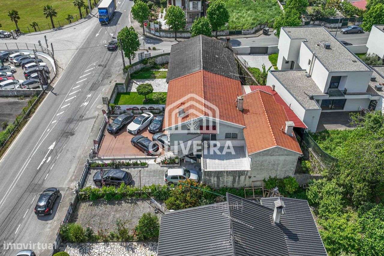 Moradia com Habitação e Comércio-6