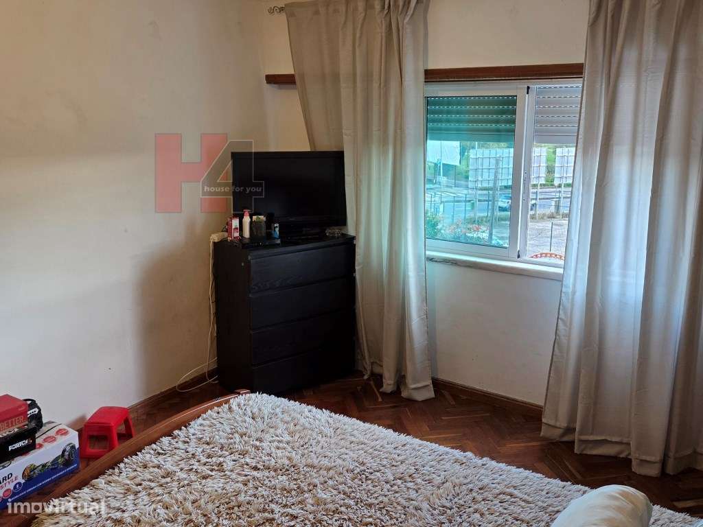 T2 com box e ótima localização na Amadora-11