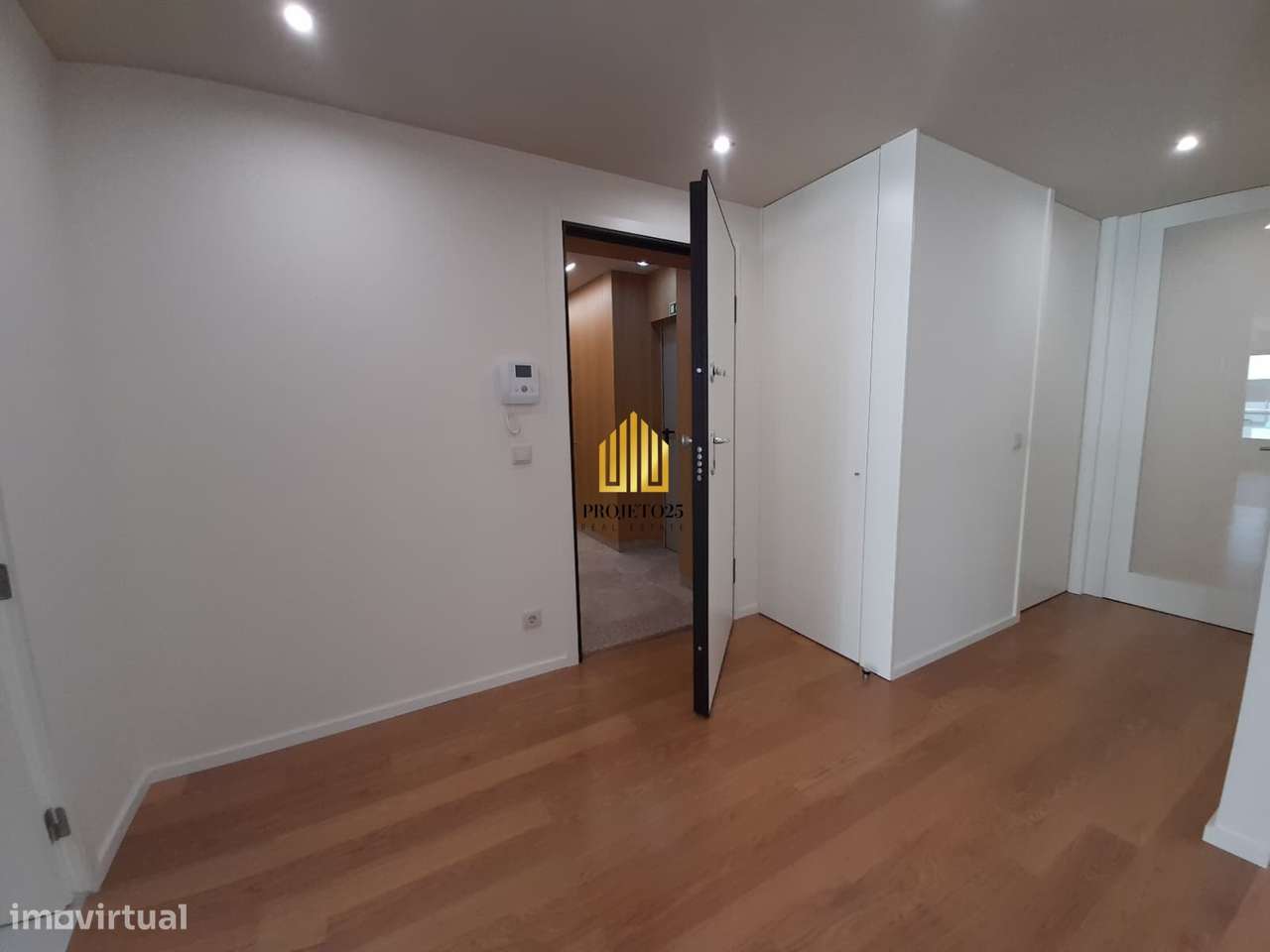 T3 NOVO de Luxo com área bruta de 170m2, junto ao centro e ao Metro!-6