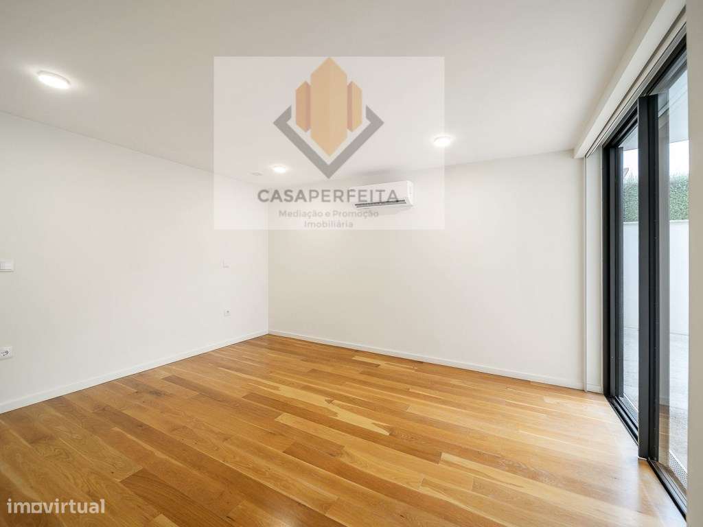 Luxuosa Moradia T4 a 150 metros da Praia - Madalena-16