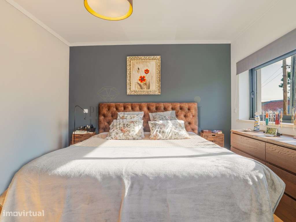 Moradia T4 na Aroeira, contemporânea com piscina e cave-34