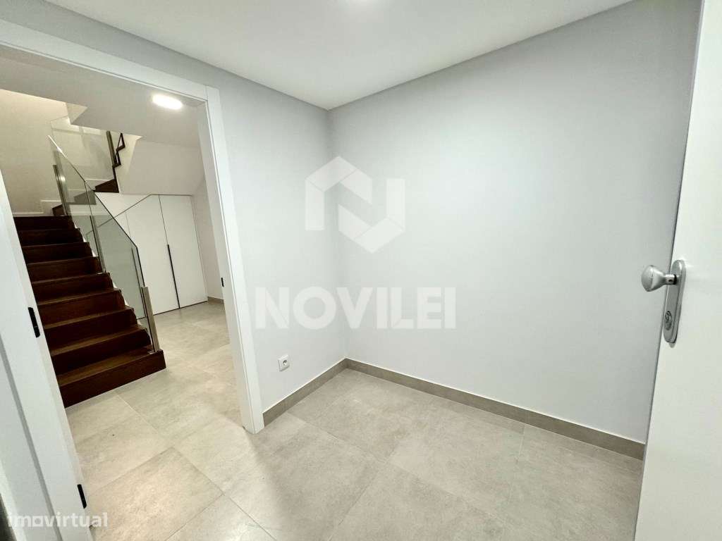Moradia T3 em condomínio Fechado no centro de Leiria.-31