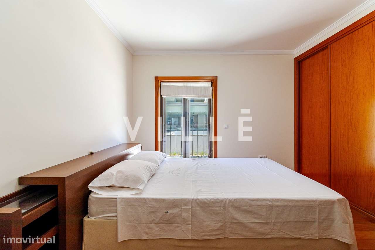 Apartamento T2 com Garagem Fechada e Arrumo no Glicinias-14