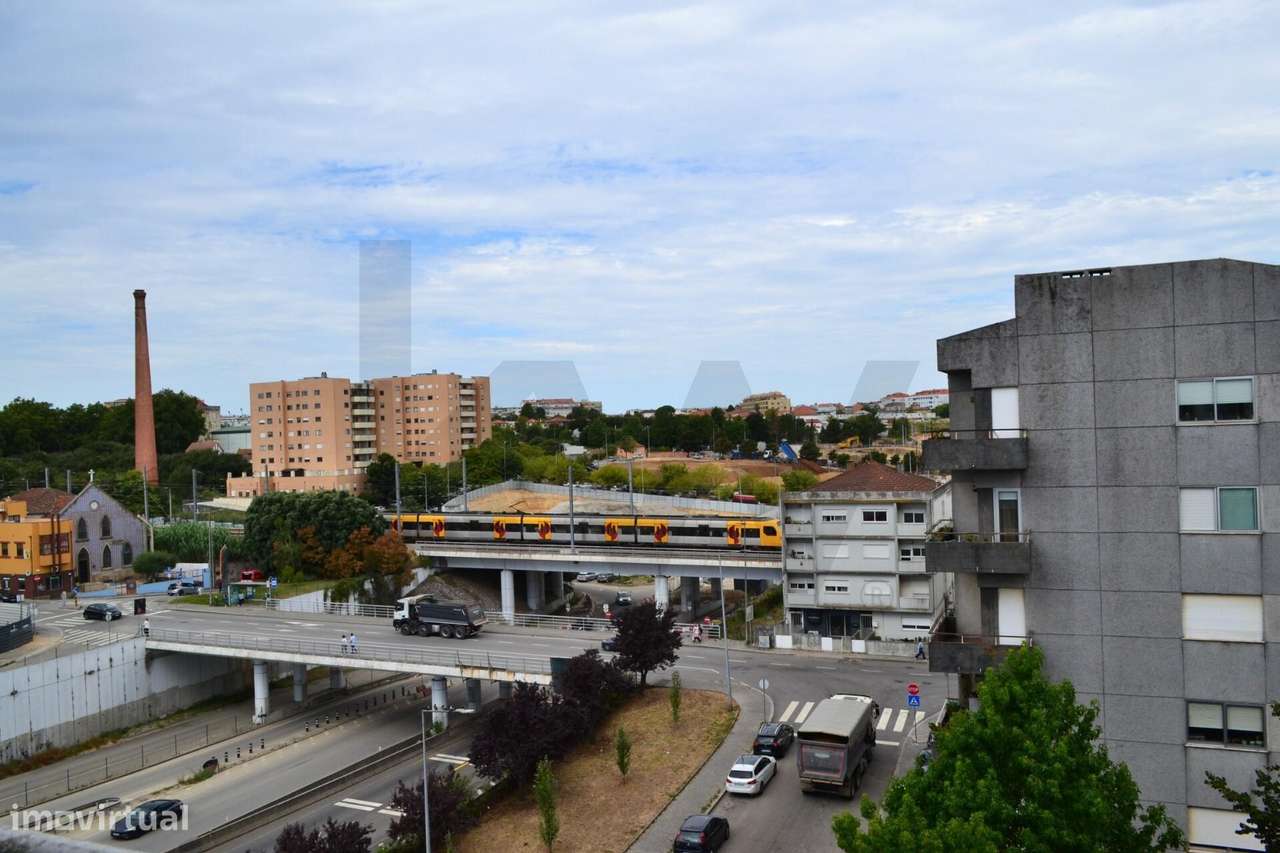 Apartamento T2 com varanda - Devesas-17