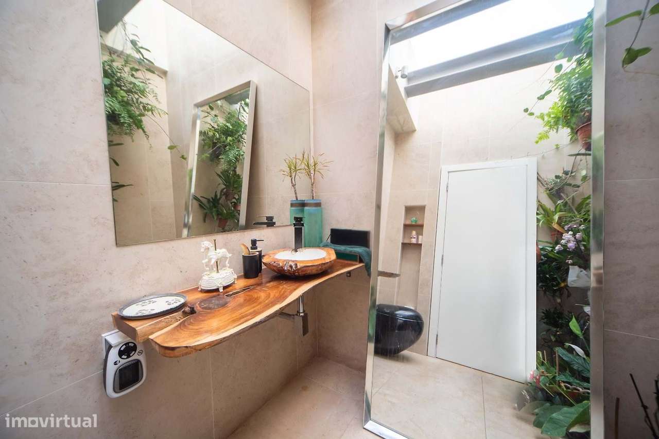 Moradia Contemporânea com Vista Mar e Piscina, Próxima da Beloura e Es-9