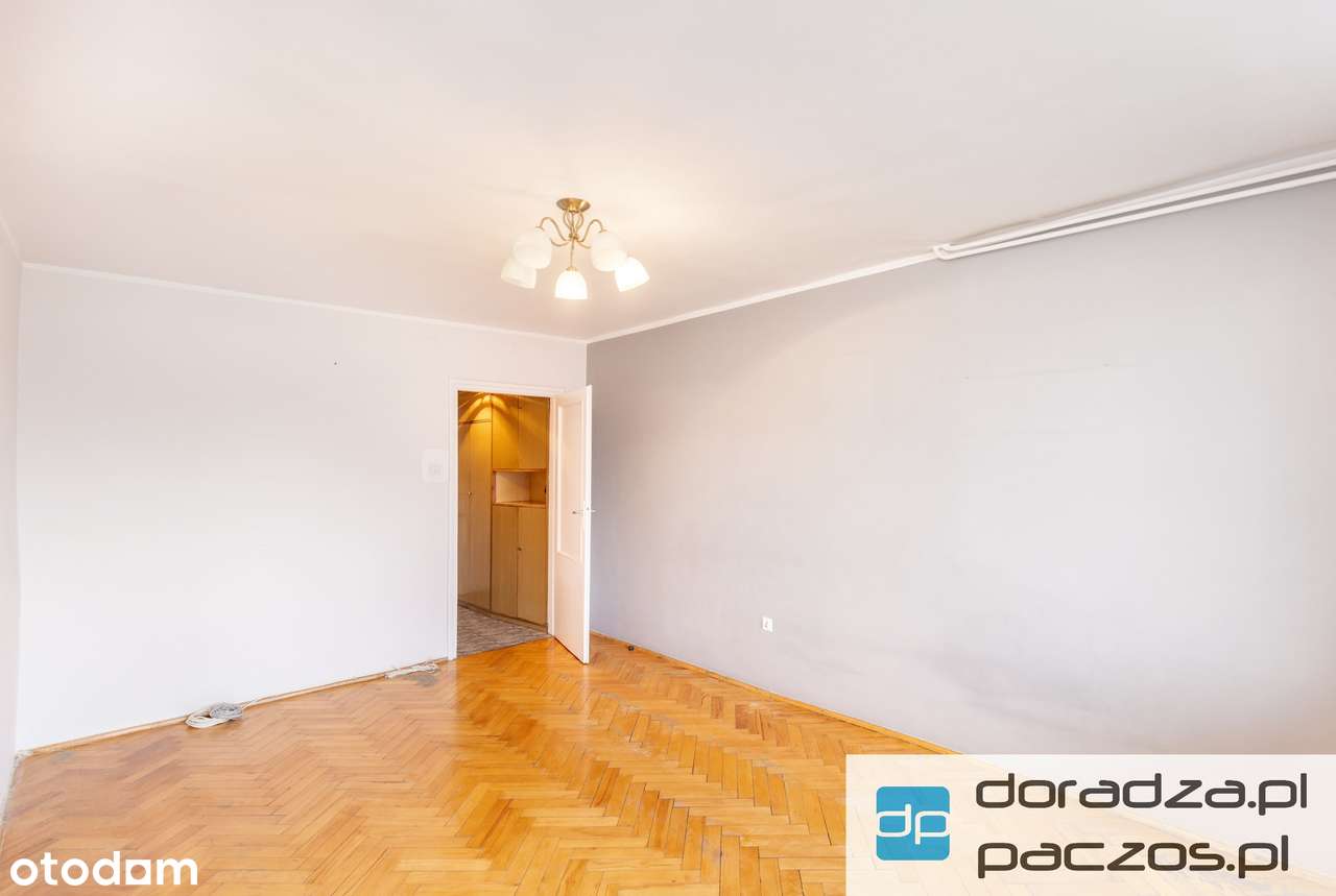 W Rynku/ 37,5 m2/ Loggia / Duża Piwnica/ Opcja 3 Pokoi / Zadbany Blok-4