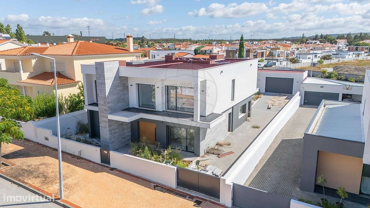 Moradia T5 para venda-18