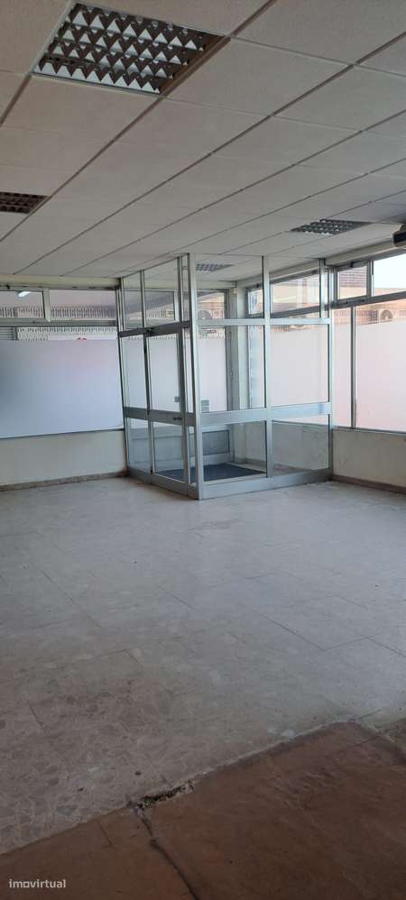 Loja comercial em Darque com estacionamento-14