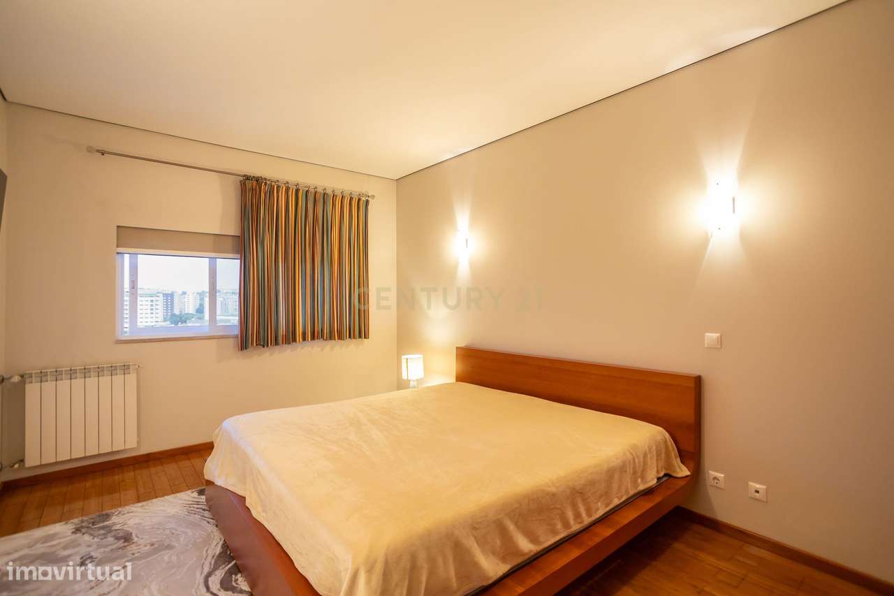 Um Apartamento com Alma de Moradia ; T3+1 + Terraço de 143 m²-33