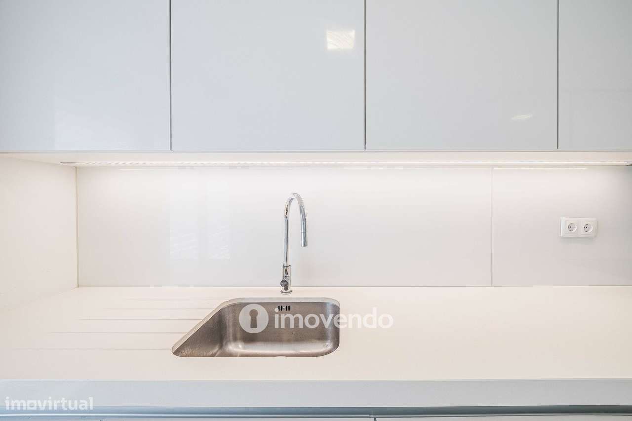 Apartamento T2, com estacionamento e cozinha equipada, na Amadora-10