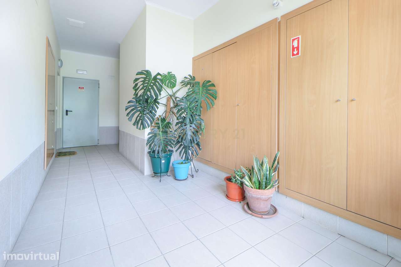 Apartamento T3 | 86 m2 + 14 m2 | Lugar de Garagem | Vista Rio Tejo | A-37