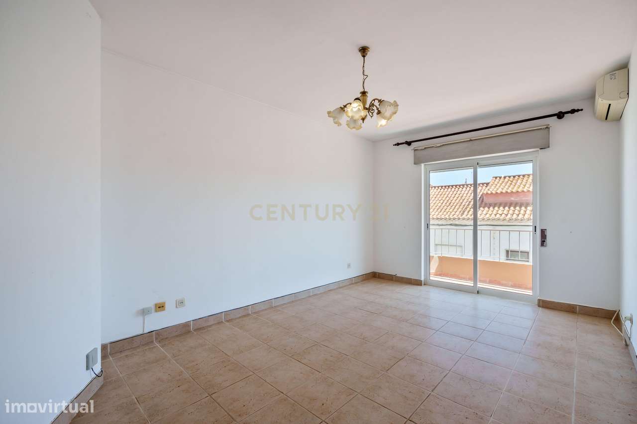 T2 renovado com varanda e terraço no Centro Histórico de Silves-8
