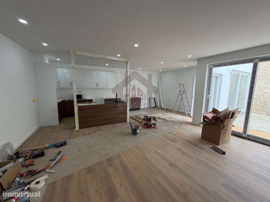 Excelente Moradia T3+1 Centro de Benavente-18