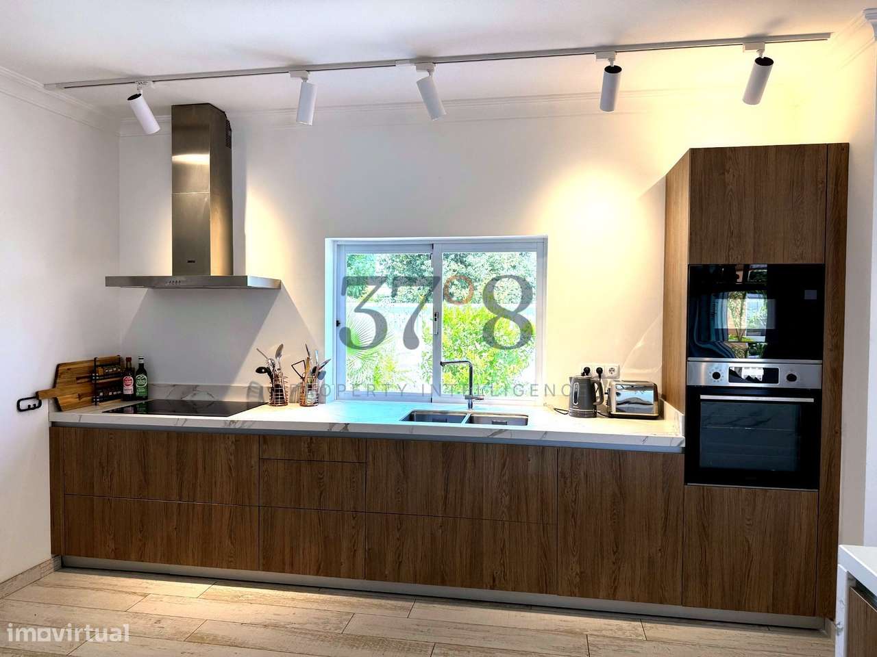 Fuseta: Moradia Contemporânea de 5 Quartos com Piscina Aquecida, Terra-7