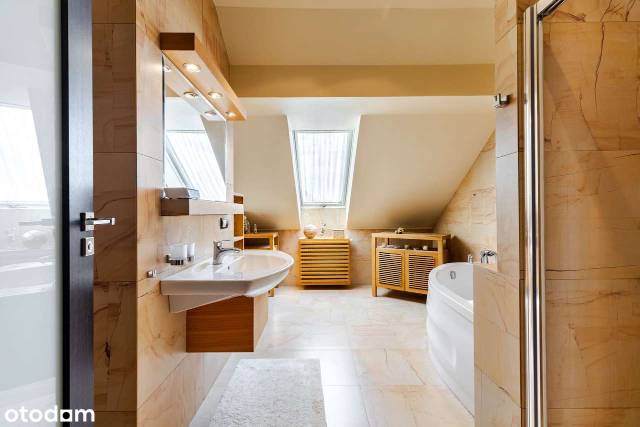 Wolnostojący dom z użytkowym poddaszem i ogrodem-15