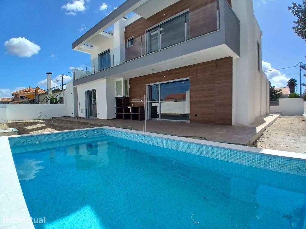 Moradia isolada T4, arquitetura contemporânea com garagem e piscina...-31